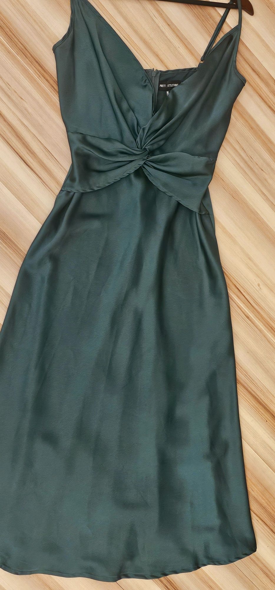 Sukienka nowa PrettyLittleThing 38