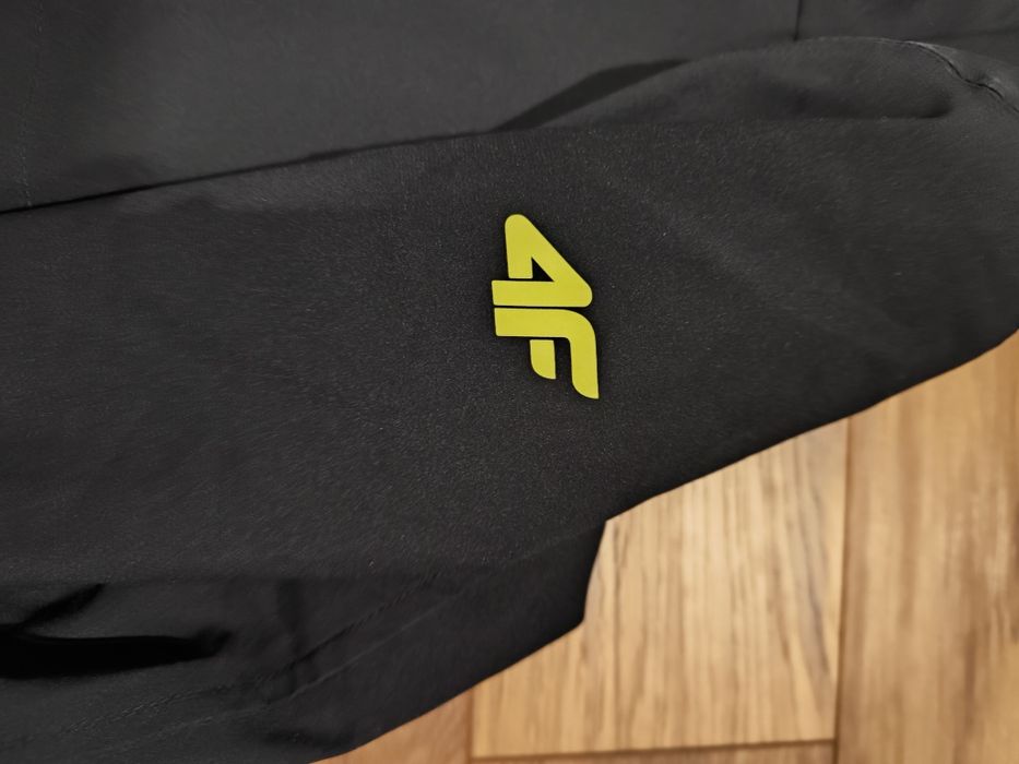 Kurtka parka czarna 4f chłopięca 152 neodry 5000 stan bdb