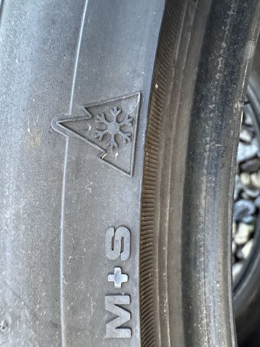 2 зимові шини 245/40/19 98V. LASSA