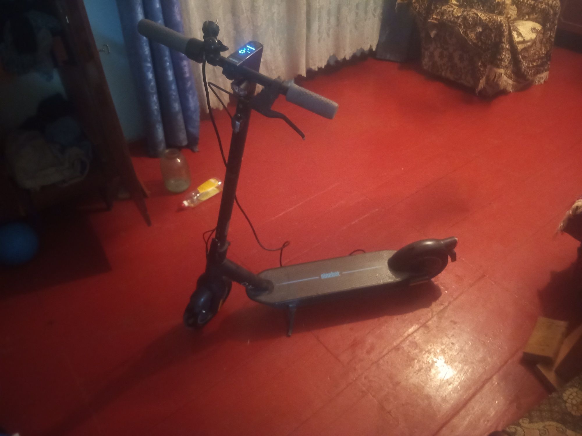 Ninebot max g30D 400 км проїхав майже новий