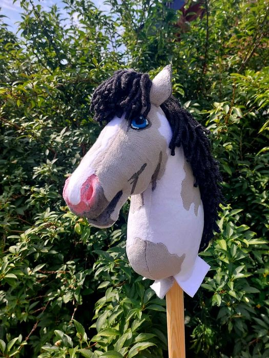 Szary Hobby Horse
