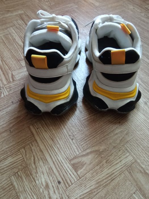 Кросівки унісекс (38р)