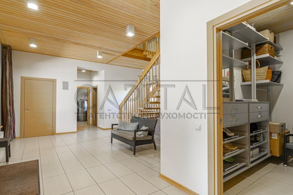 Пропонується в оренду авторський,сімейний будинок на Осокорках 300м2