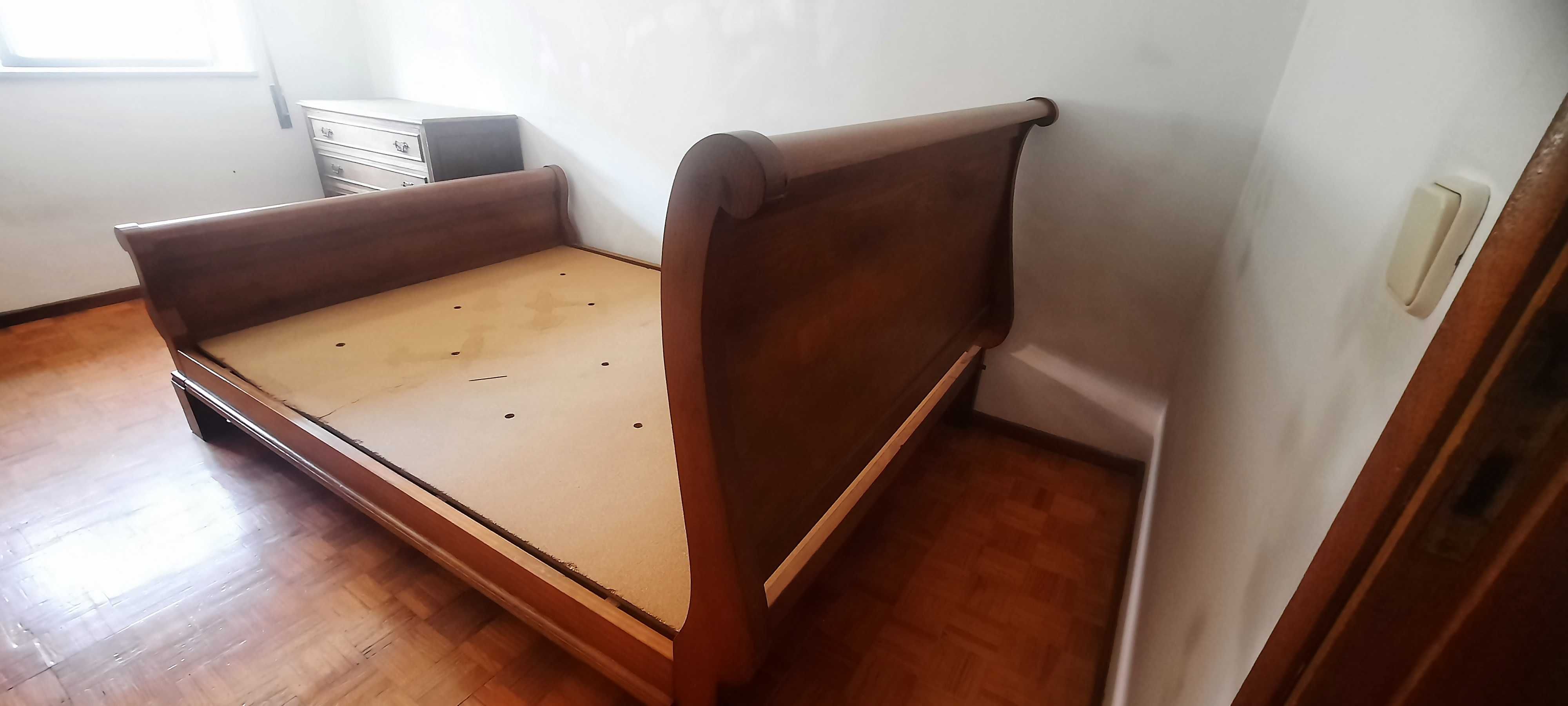 Estrutura de cama de madeira