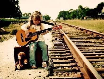 Aulas de guitarra clássica e ukulele