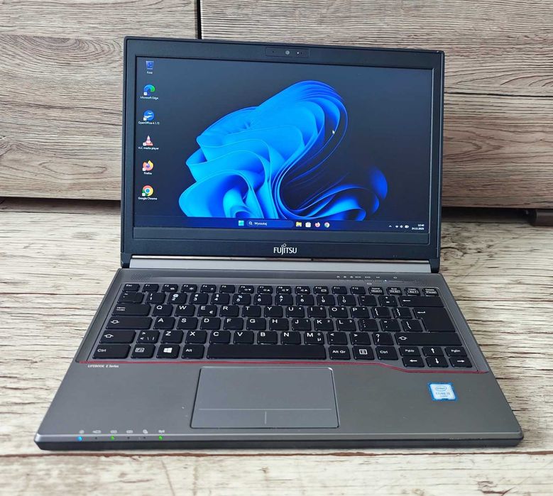 Laptop Fujitsu Lifebook E736 13.3" I5 2.4GHz 8/256GB bat 90% CD DVD