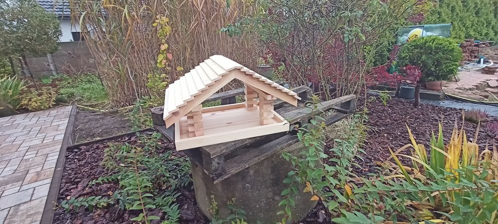 Sprzedam karmnik duży i solidny