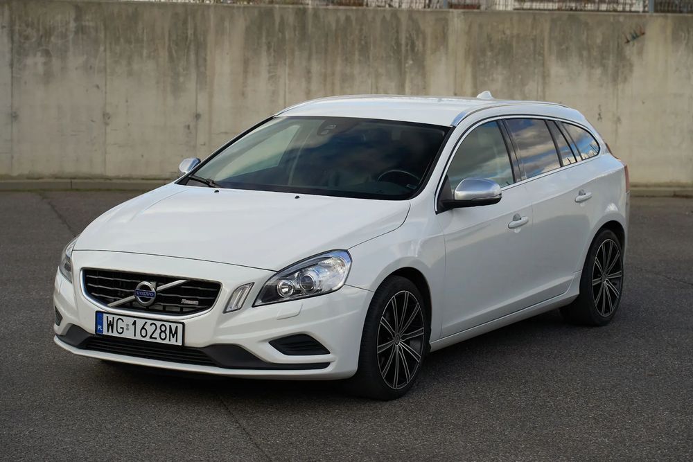 Volvo V60 2.4 D5, 215km, R-design