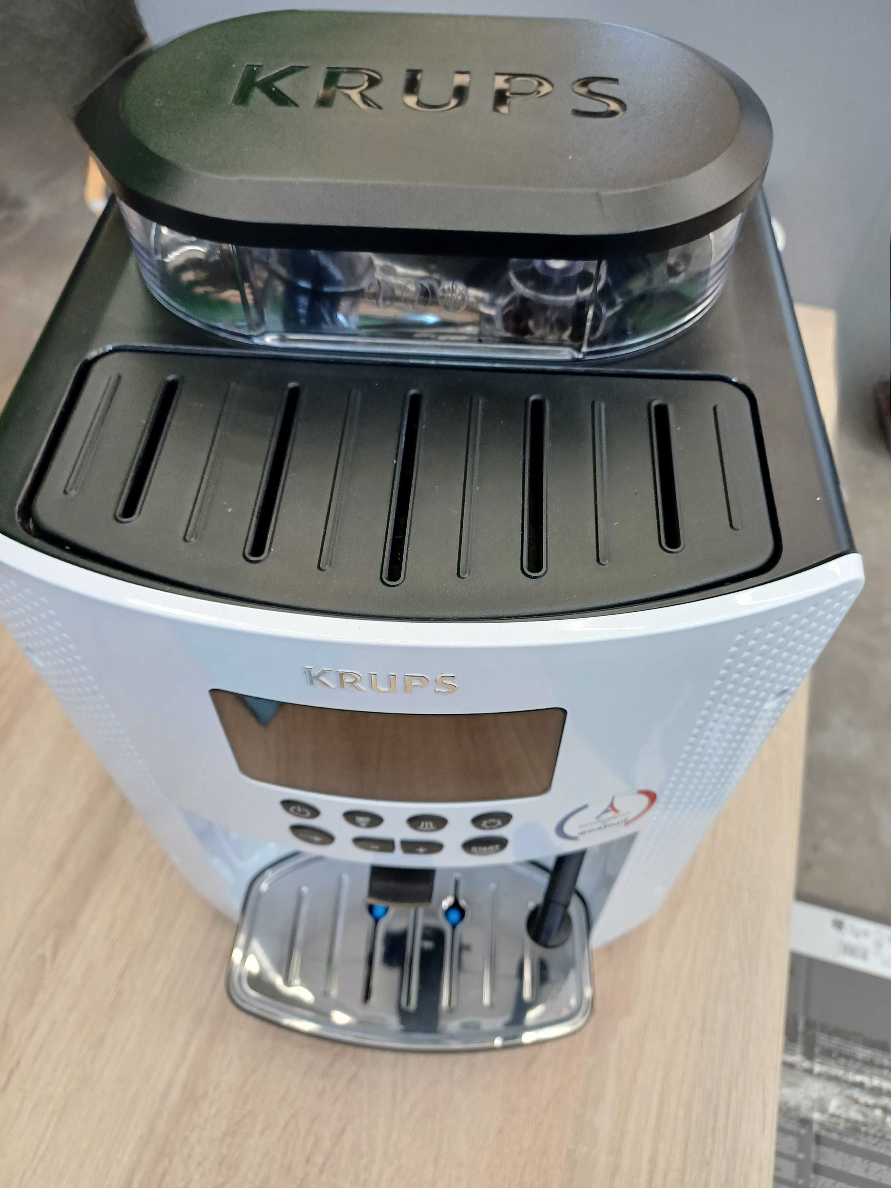 Продам новую кофемашину Krups Essential EA816170