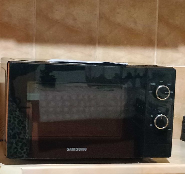 Мікрохвильова піч Samsung MS20A3010A