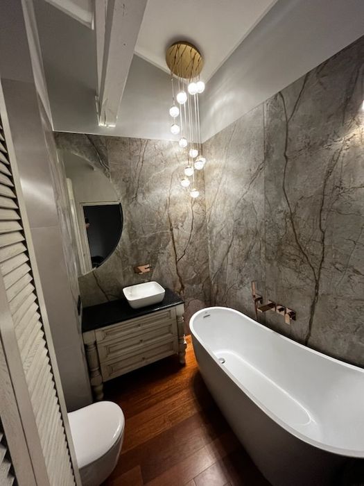 Układanie płytek, prace hydrauliczne , remont łazienek .