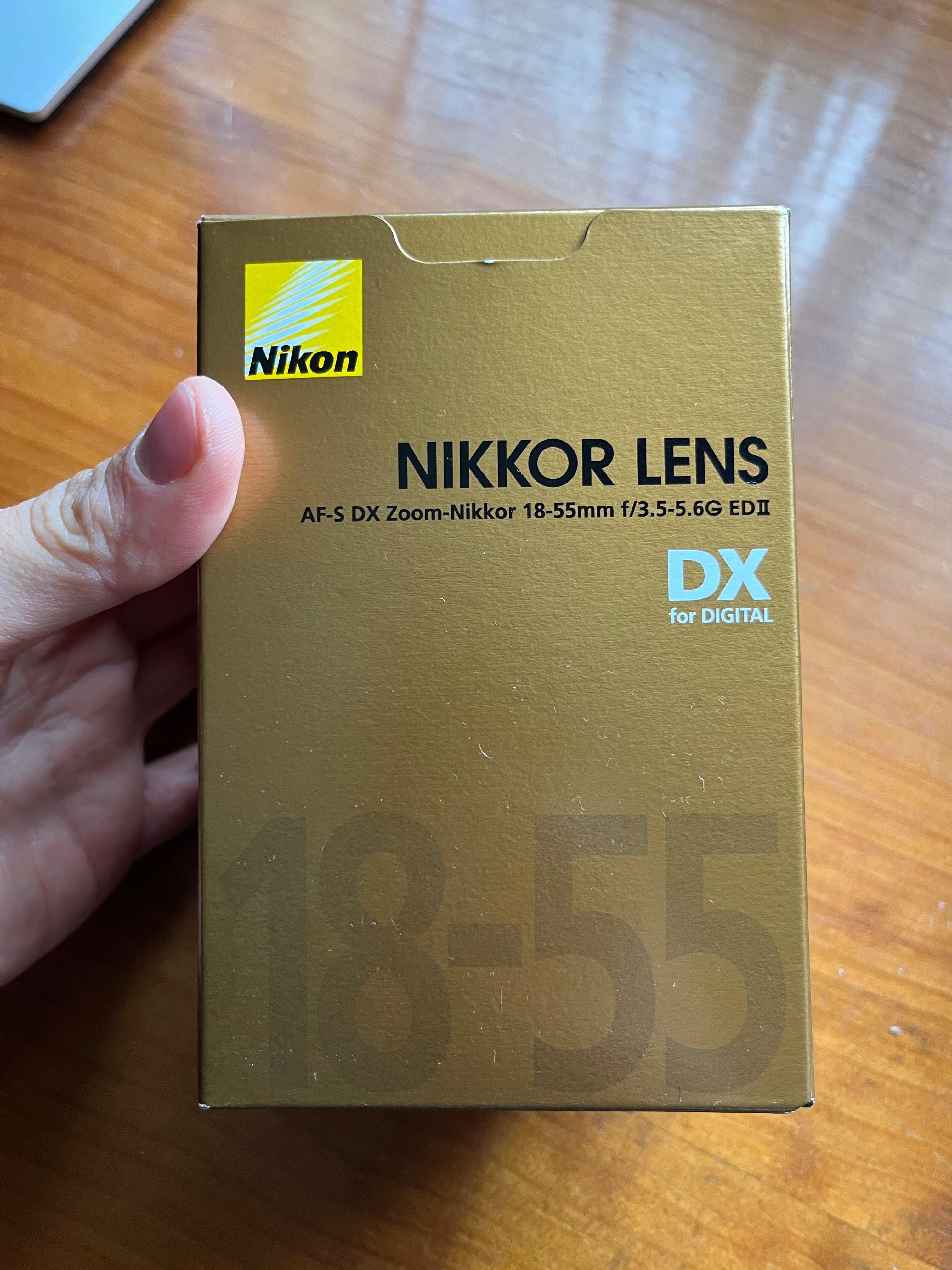 Nikon 3200D + estojo + objetivas: 18-55mm & 50mm f1.8