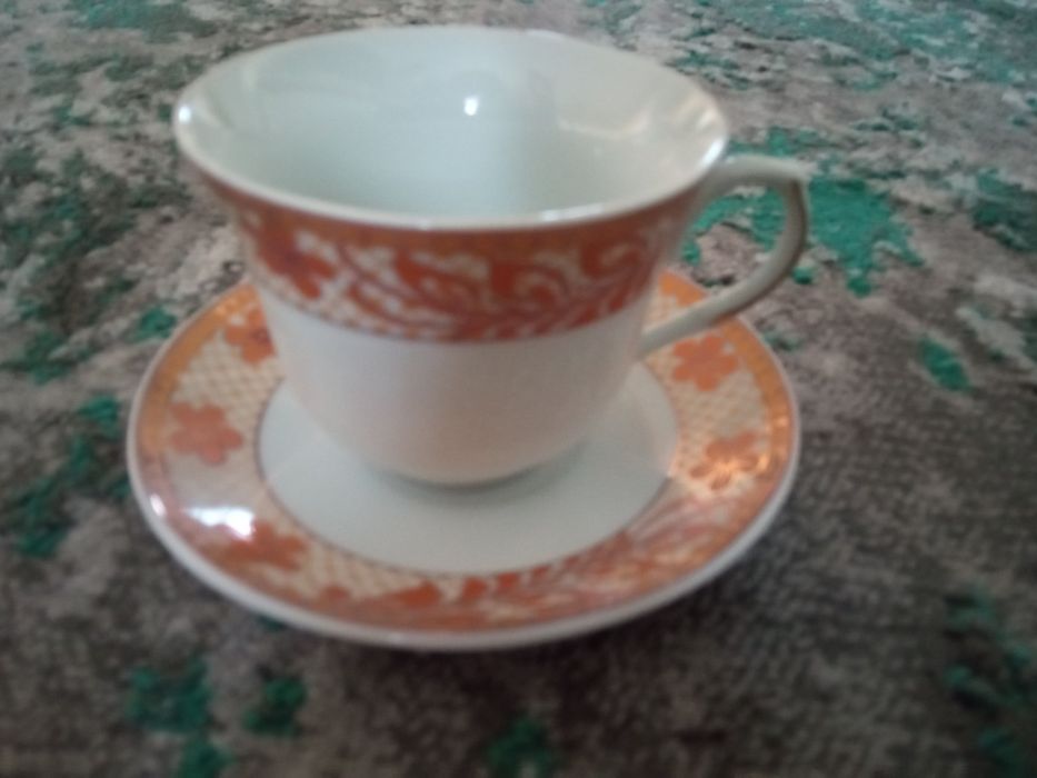 Zestaw 6 filizanek z podstawkami