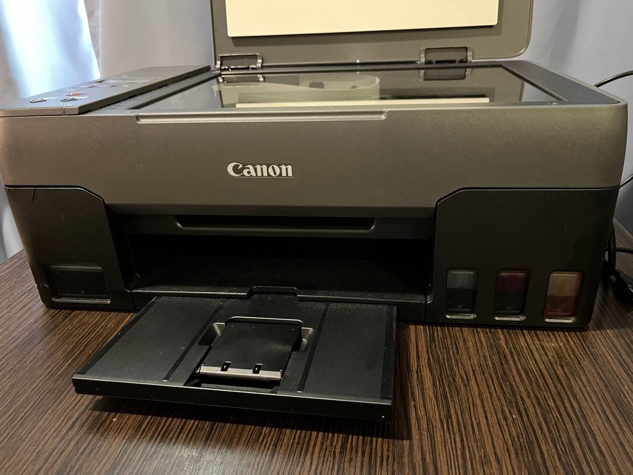Продам цветной принтер МФУ Canon PIXMA G2420 с оригинальной СНПЧ и чер
