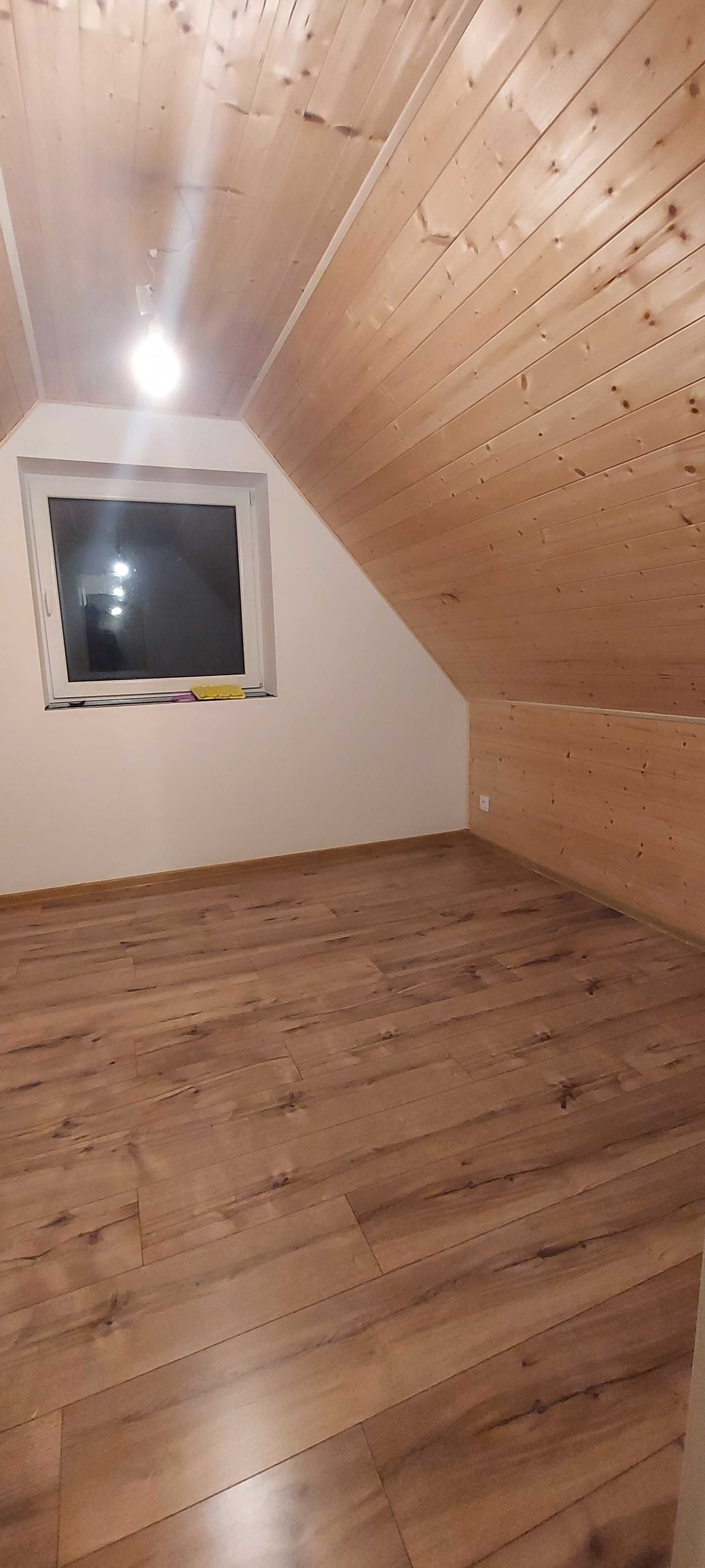 Układanie paneli podłogowych -laminowane, winylowe i klejone