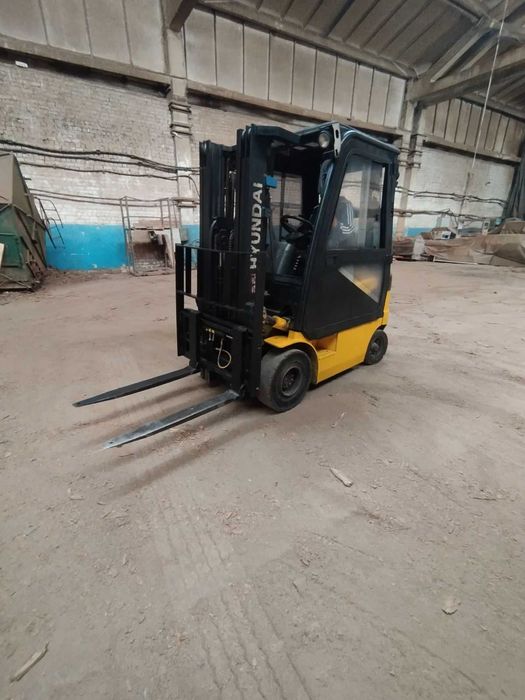 Продається заводський газовий навантажувач Hyundai 15L-4M (2012 р.в.).