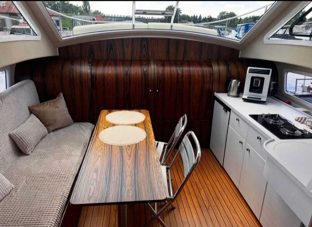Jacht motorowy domek na wodzie Navigathor 30 Houseboat łódź Prestige