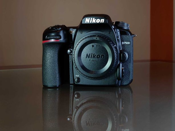 Corpo Nikon D7500 como nova