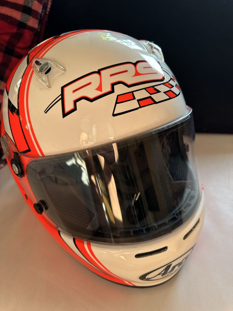 Capacete Novo Arai RRS da Ferrari nunca usado