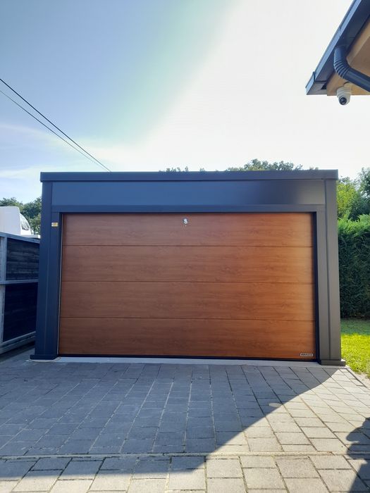 Garaż z płyty warstwowej płyta warstwowa PIR EPS izolacja profil ocynk