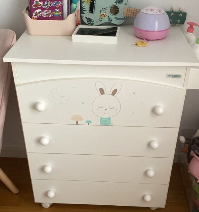 Cómoda muda fraldas com banheira & Berço