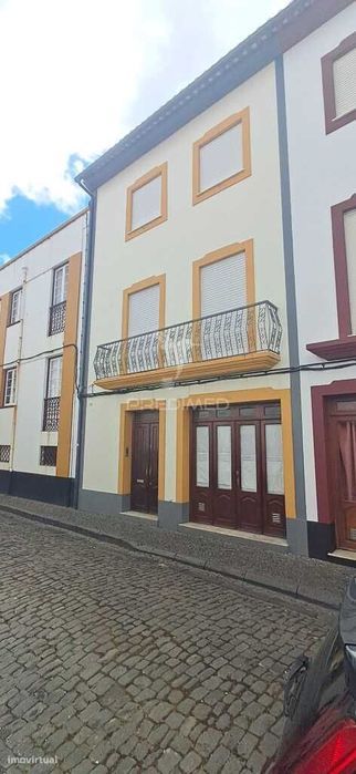 Moradia T3 com Garagem e 4 Pisos – Angra do Heroísmo