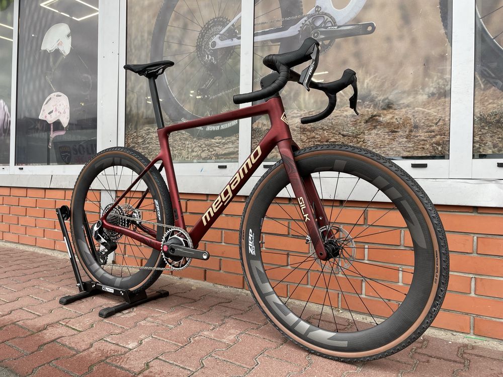 Nowy rower Megamo Silk 00 XPLR Red gravel, ZIPP XPLR SW, New Sram 13