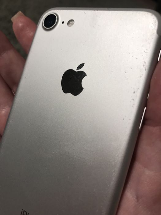 Айфон 7 срібний 32гб