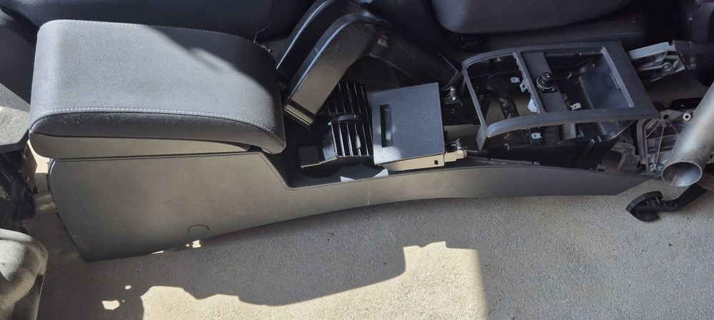 Podłokietnik tunel środkowy Volkswagen Touran 2006-15r