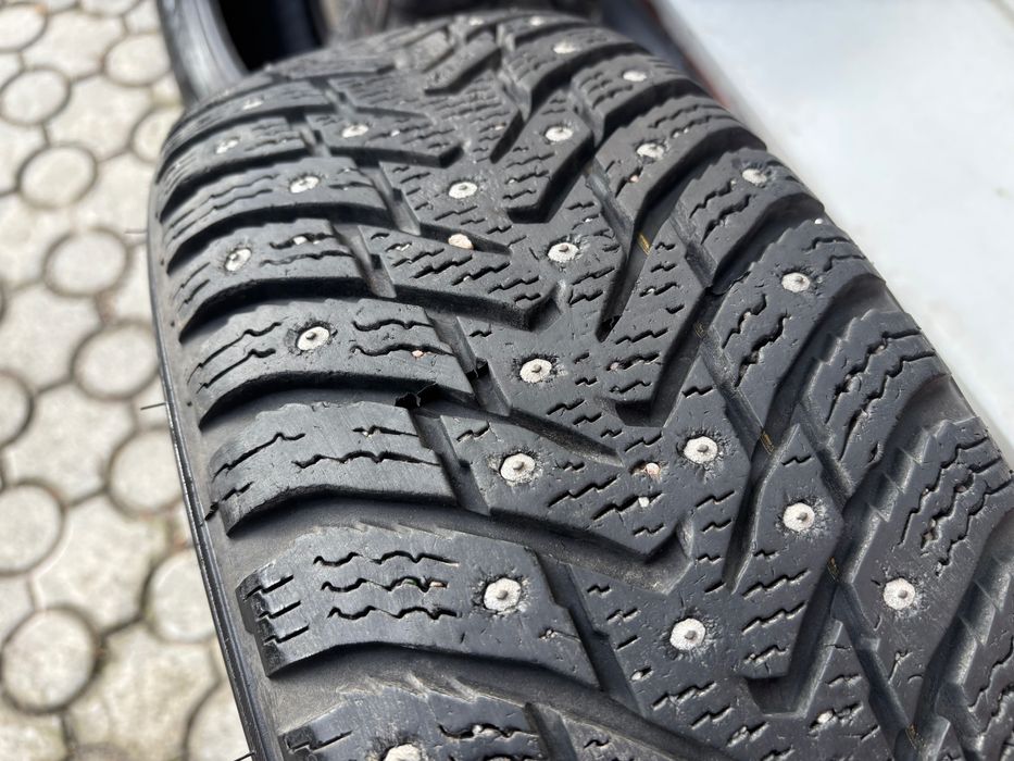 Зимняя резина шипованая Nokian Hakkapeliitta 8 шип, R15 185/65, шини
