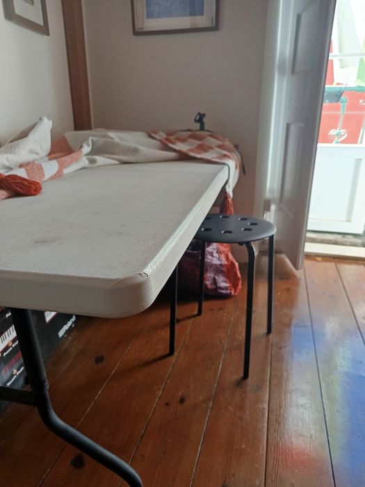 Mesa de campismo dobrável