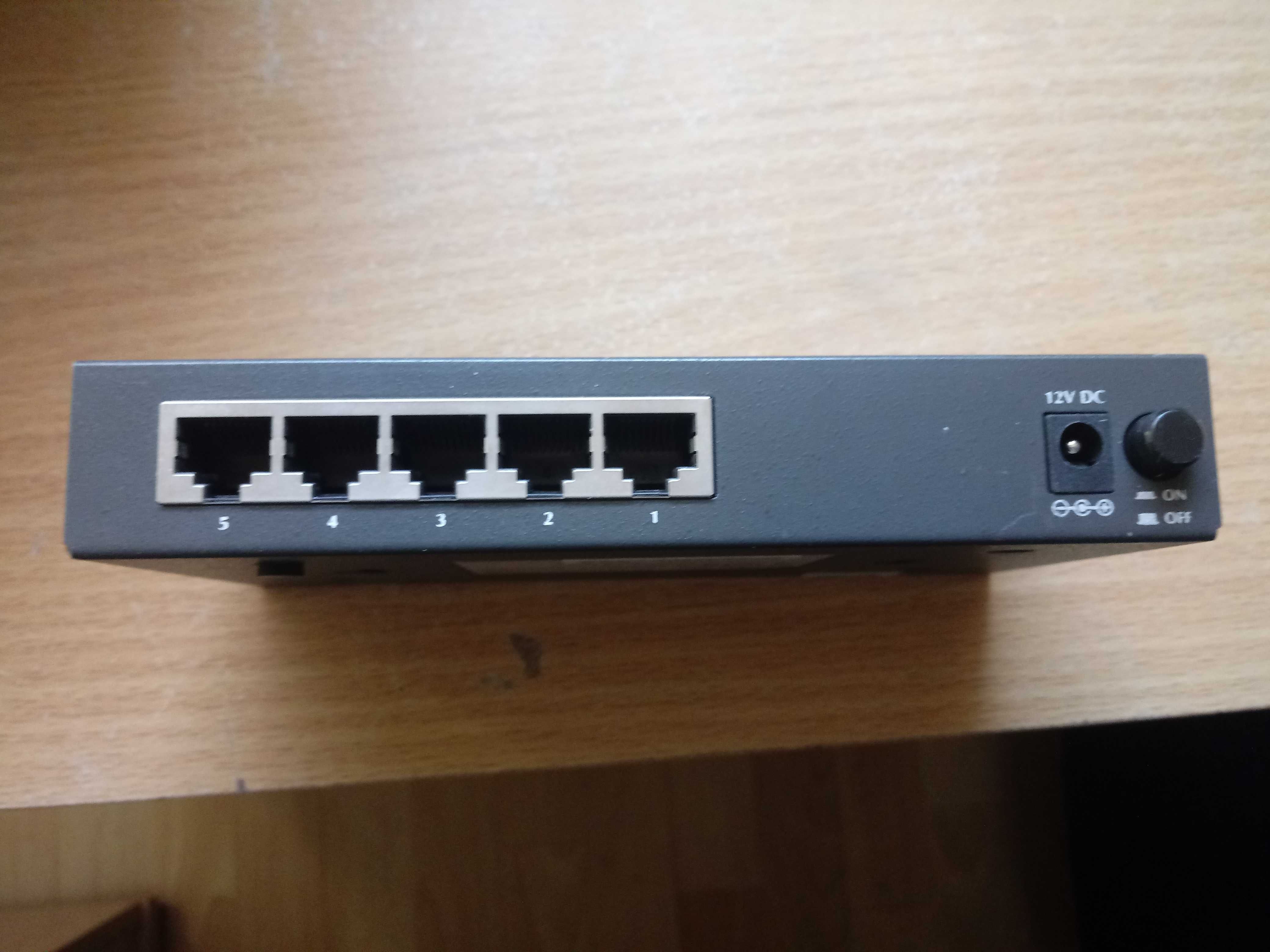 Switch LAN 10/100/1000 Mbit 5 i 8 portowy Planet GSD-803