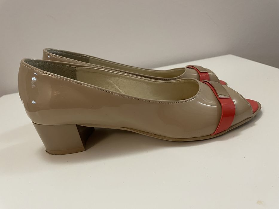 Eleganckie, damskie buty na małym koreczku