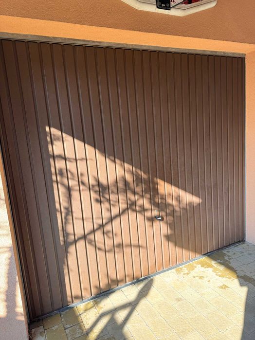 brama garażowa uchylna z napędem 245/215