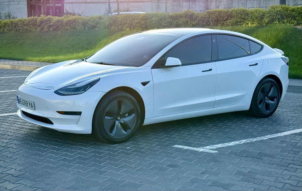 Tesla model 3 2021