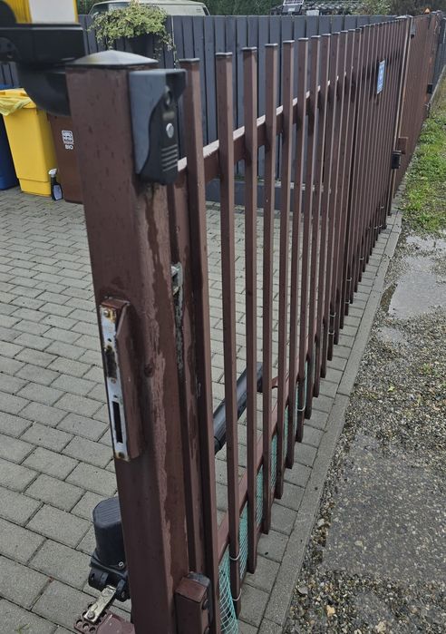 Brama wjazdowa dwuskrzydłowa ocynkowana z furtka bez napędu automatycz