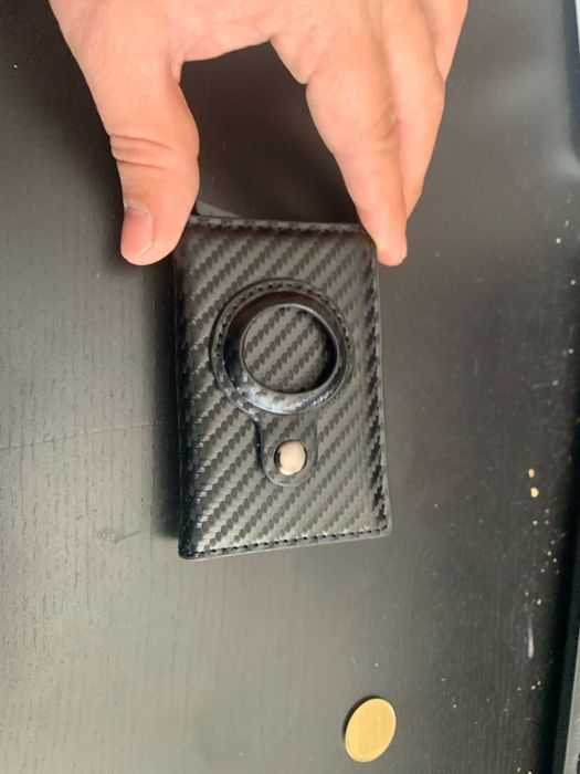 Carteira para cartoes com dispositivo air tag