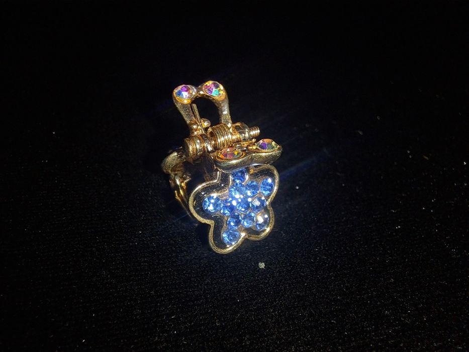 Маленька шпилька-крабік у вигляді квітки