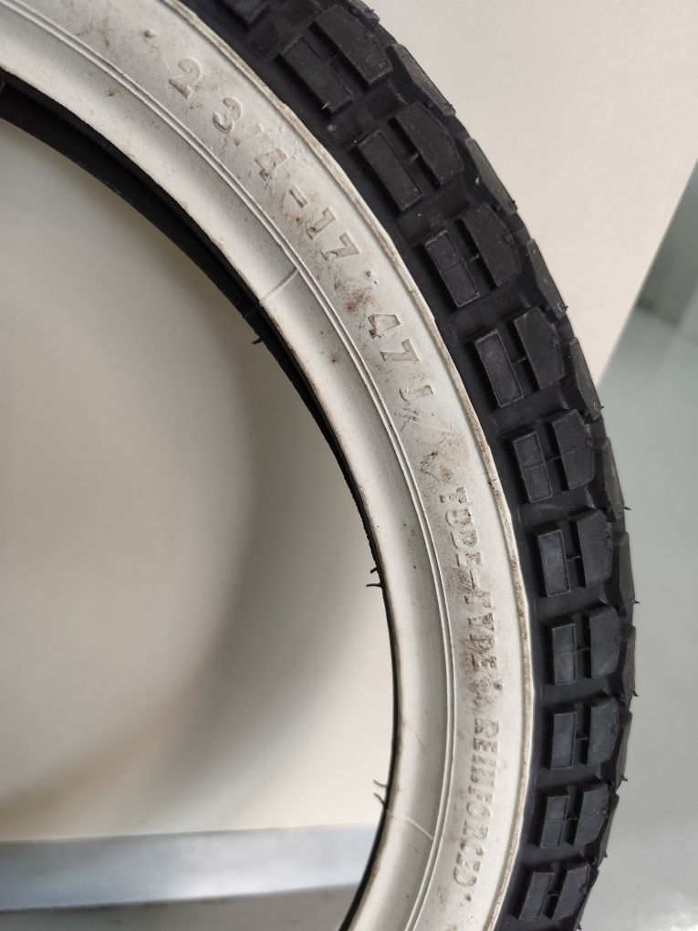Pneus 2,4/3  17 continental jante 17  mobylette