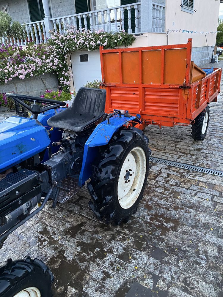 Trator 4x4 de 20cv