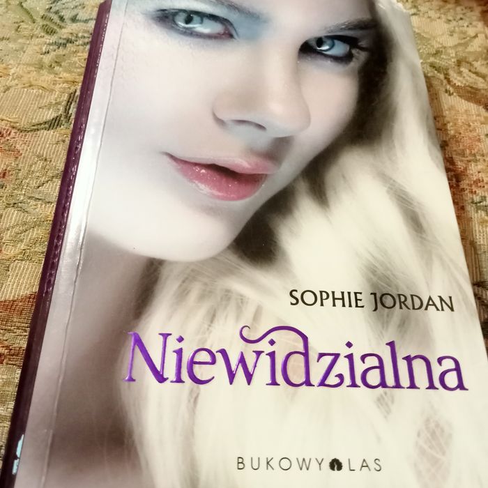 Książka "Niewidzialna"