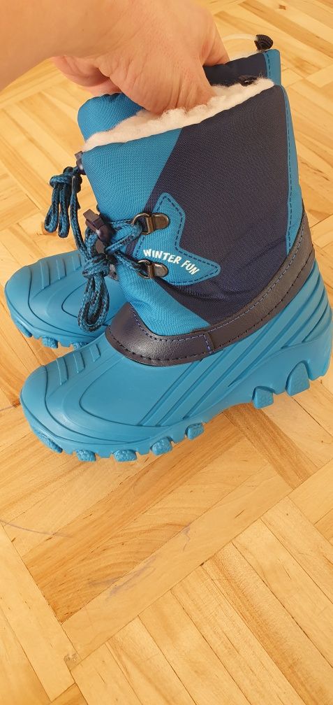 Śniegowce 27 ze świecąca podeszwą buty zimowe kozaki 27