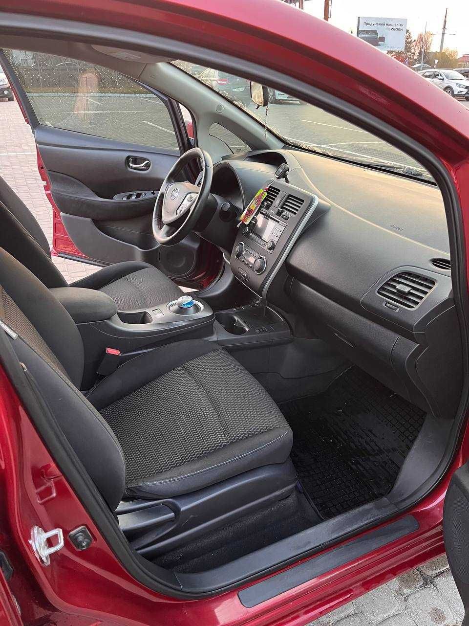 Nissan Leaf 2014 24 кВт 11 поділок Без швидкісної зарядки Львів