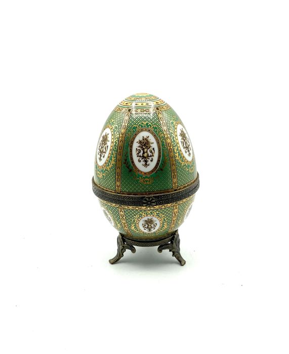 Grande ovo estilo Fabergé antigo