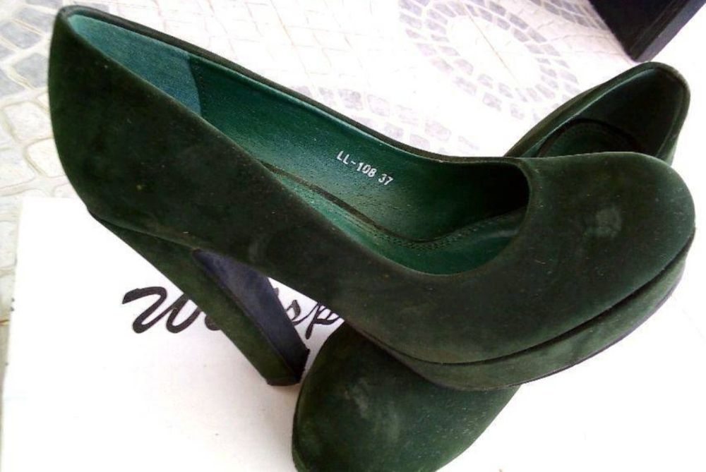 Sapatos verdes escuros tamanho 37 , usados apenas 1 vez