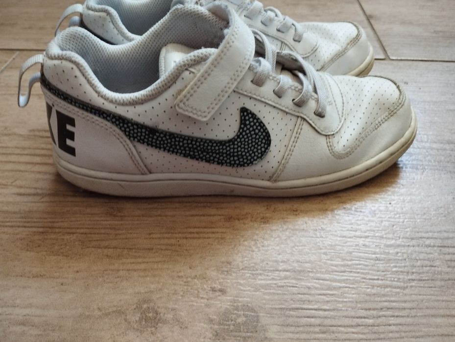 Buty Nike dla dziewczynki 33.5