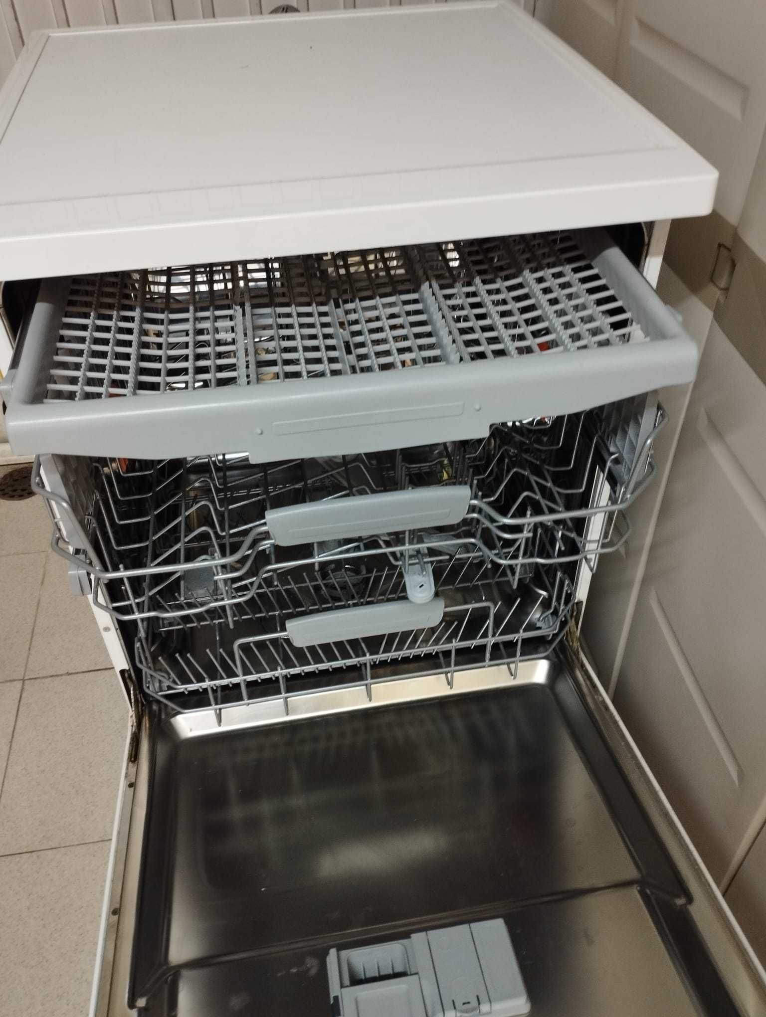 Máquina de Lavar Loiça HOTPOINT HFC 3C26 F (14 Conjuntos) - ERRO F15