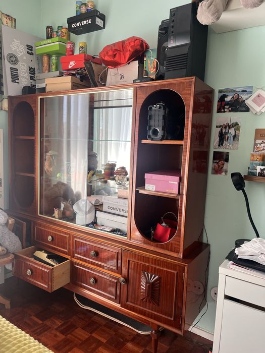 Móvel cristaleira espelhada