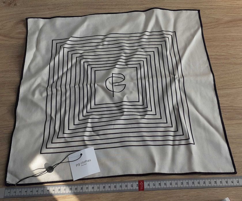 Chustka PG Clothes apaszka nowa z metką nowa mała apaszka 42x41 cm