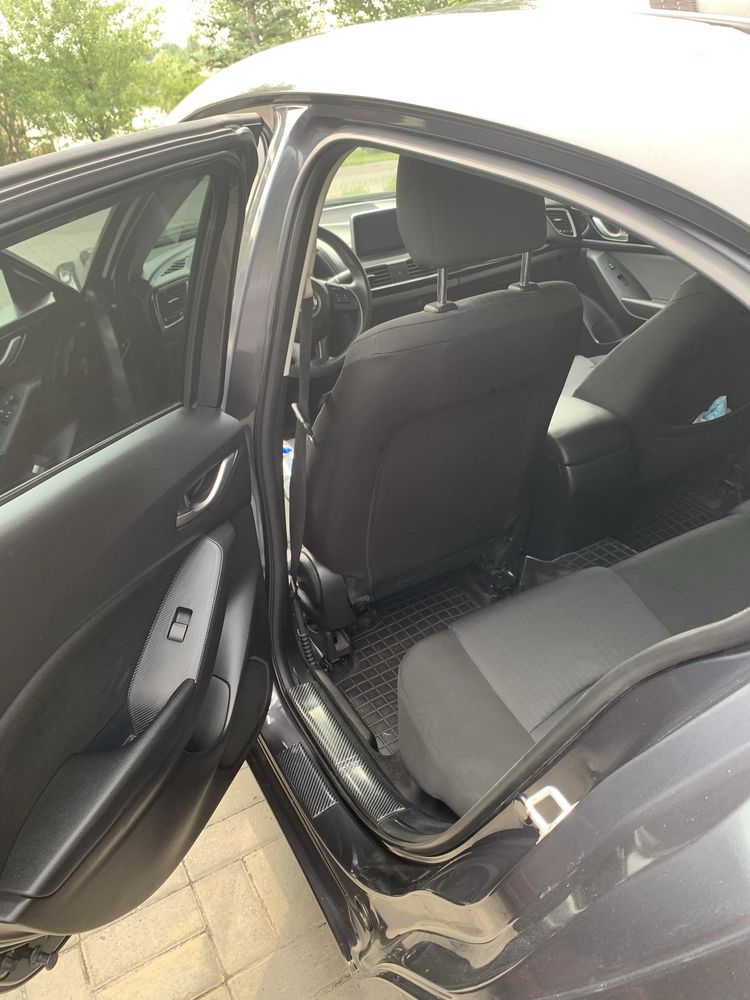 MAZDA 3 2015 року